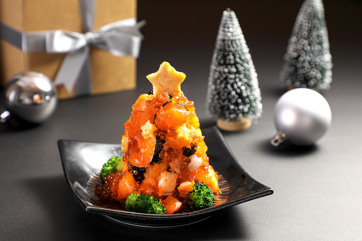 以星星玉子燒點綴料豐味美的壽司聖誕樹「合點聖誕壽司」。（示意圖：品牌提供）
