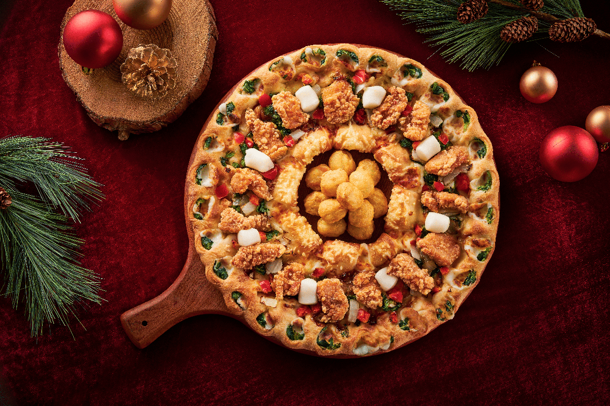 必勝客「聖誕花圈黃金雞比薩」經典限量回歸。（示意圖：品牌提供）