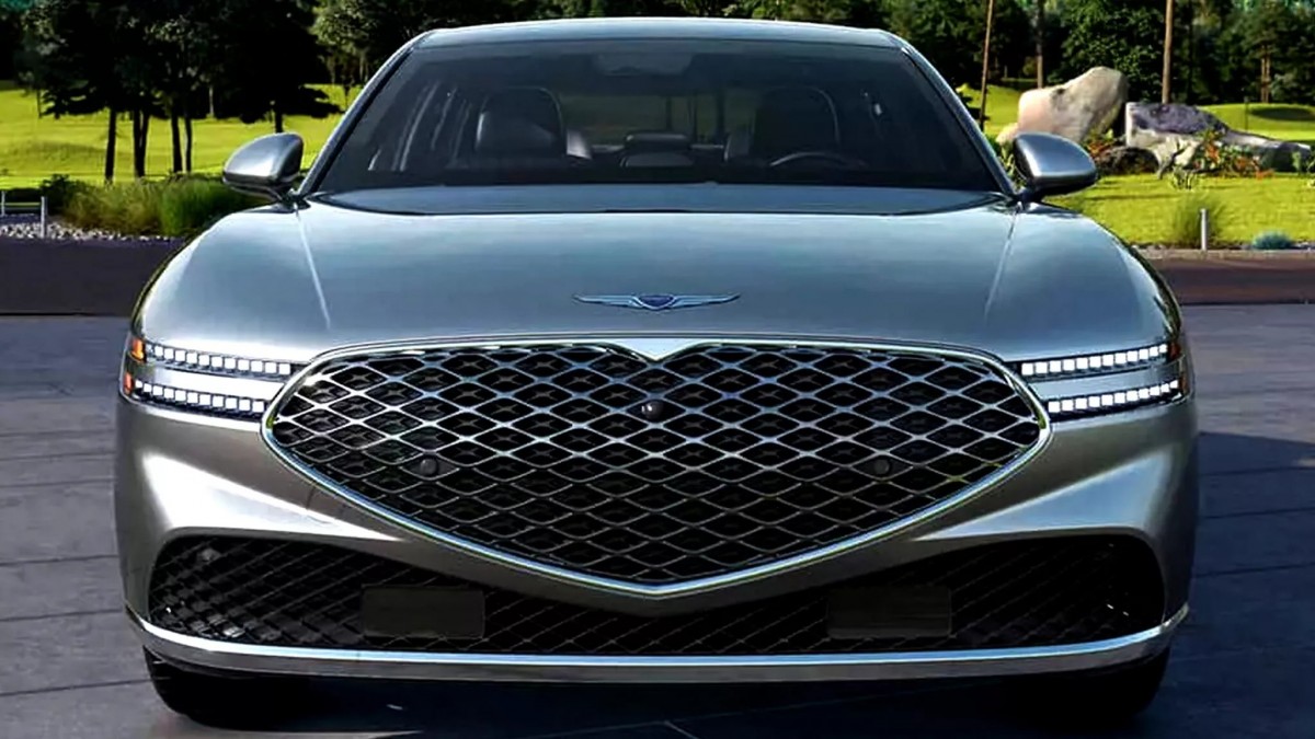 名為「Savile Silver」的車漆顏色中含有大量的鋁片成分，當G90前方的雷達感應器發射訊號時，這些鋁片會從保險桿外蓋反射訊號，並穿過保險桿橫樑傳回感應器。