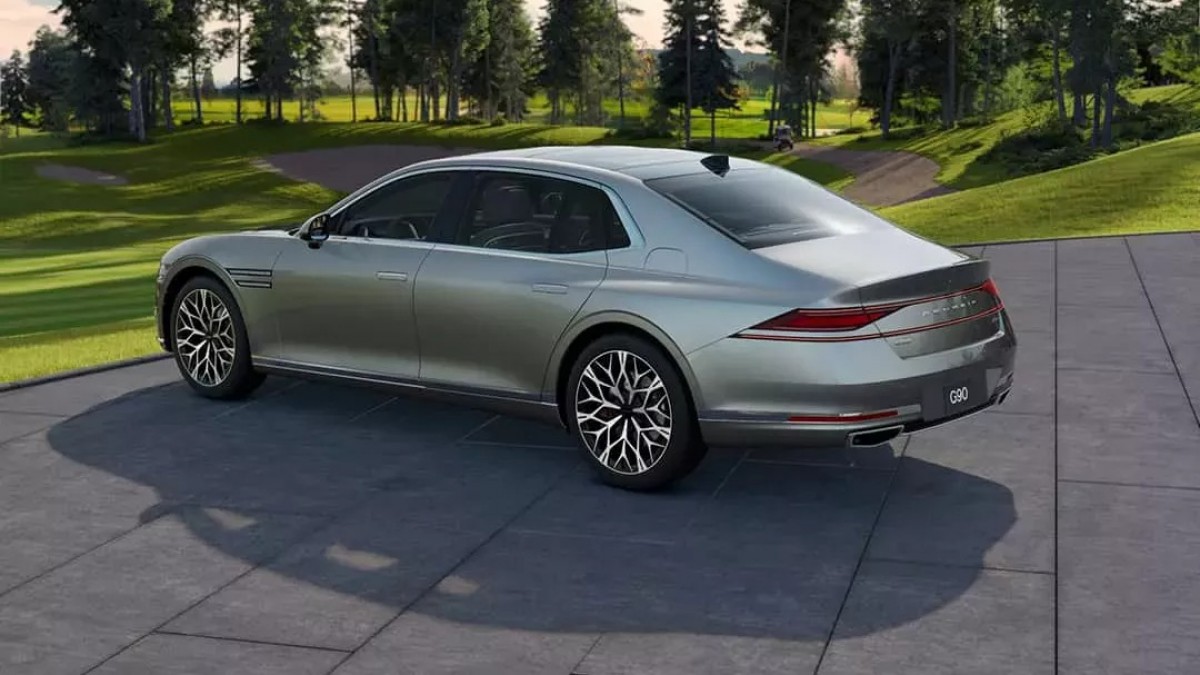 只有Savile Silver顏色的保險桿外蓋會導致這種現象，其他顏色的G90車型則沒有這樣的問題。