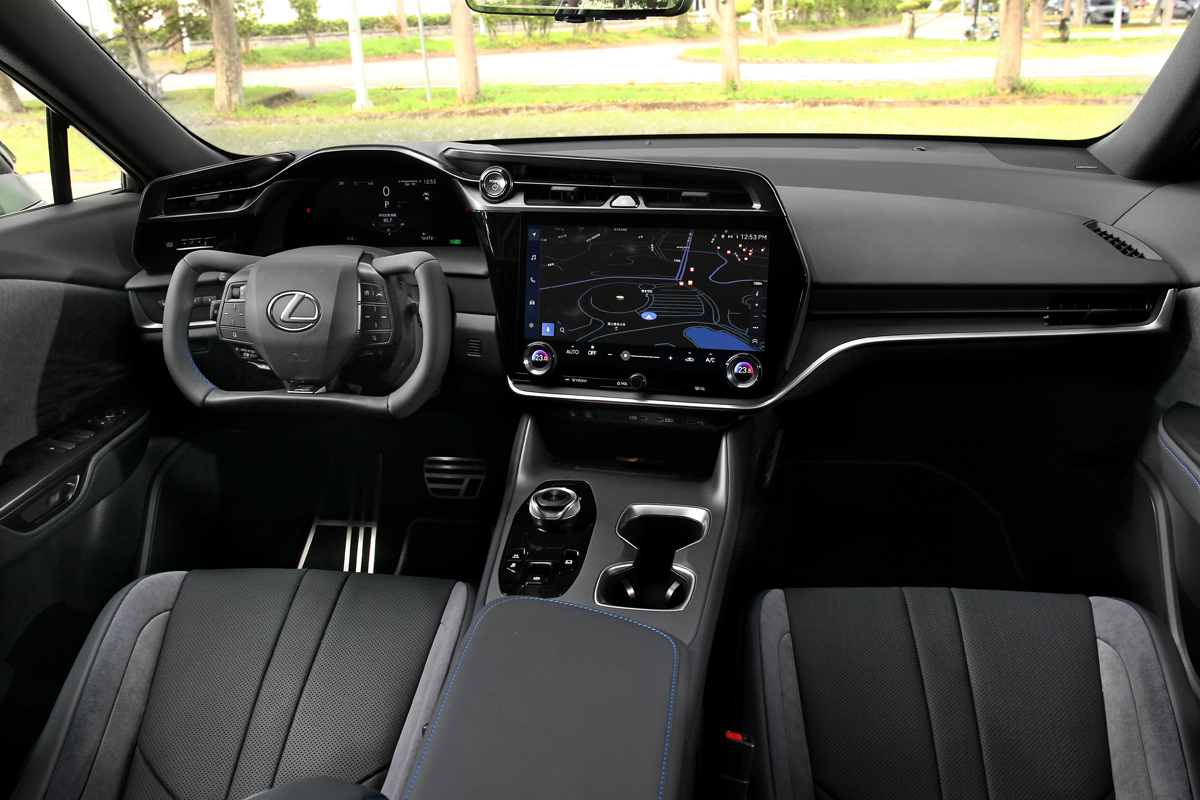 座艙依舊維持Tazuna全環繞駕駛設計。