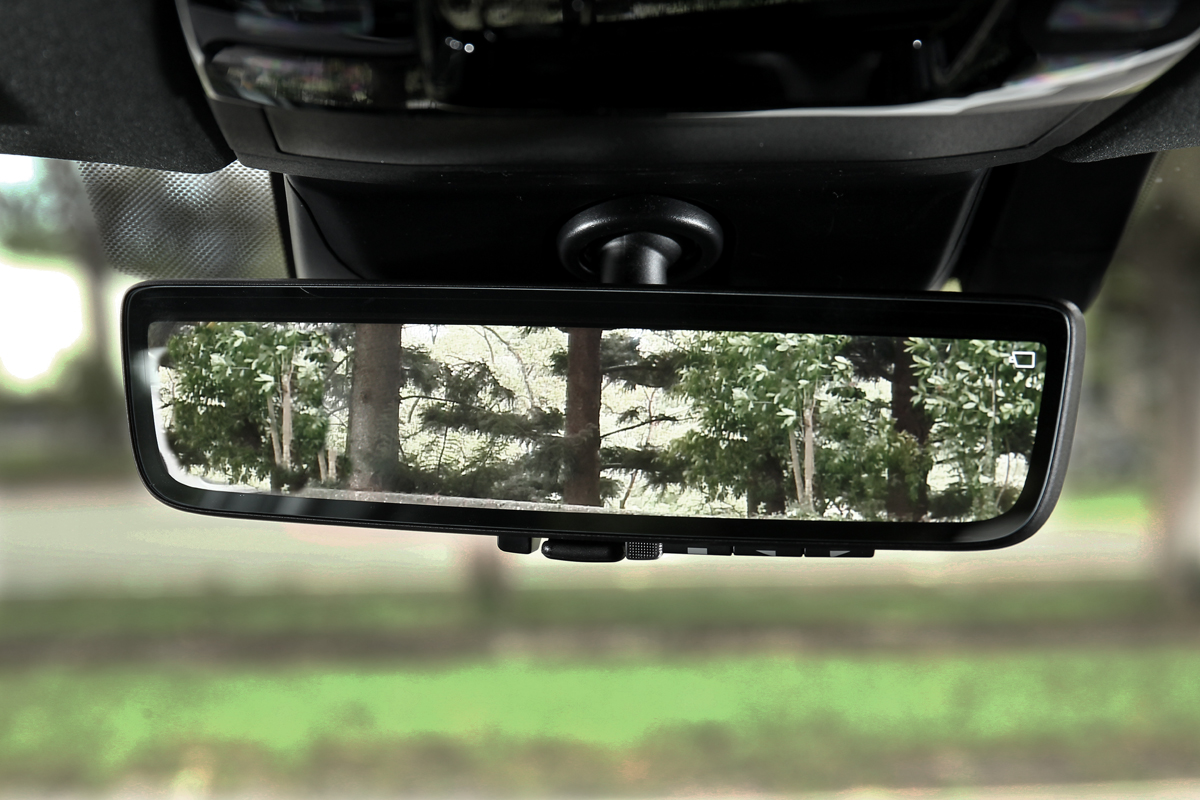 配備數位後視鏡。