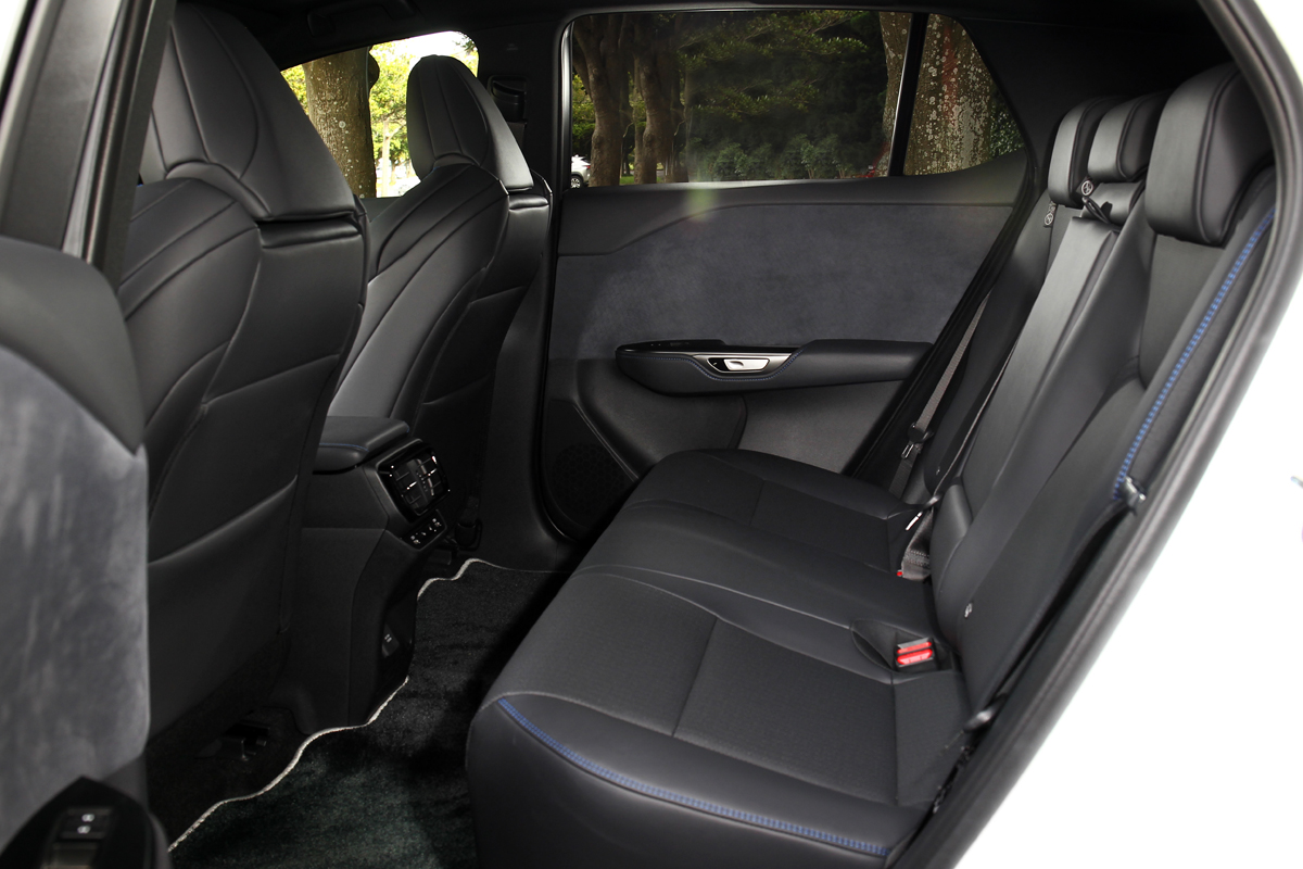 後座膝部空間充裕，大腿與椅背角度也都帶來舒適坐姿與撐托效果。