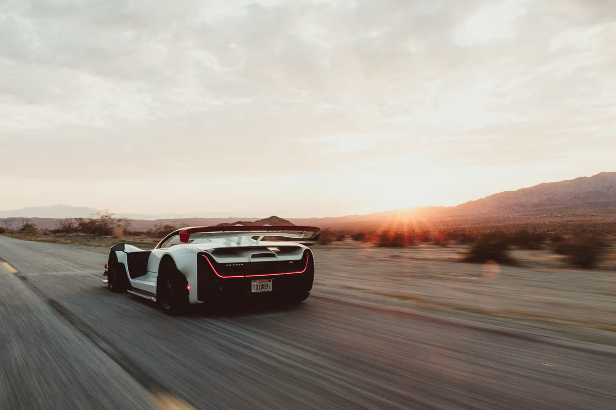 Czinger 21C今年8月又來到Laguna Seca賽道並跑出1分24秒39成績。