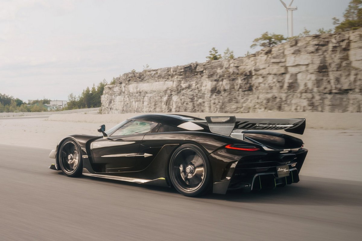 11月Koenigsegg以Sadair's Spear則跑出1分24秒16成績。