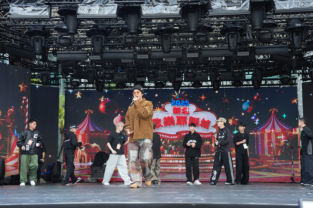 【車勢星聞】新北歡樂耶誕城巨星耶誕演唱會彩排首日現場直擊。（圖：TVBS提供） 