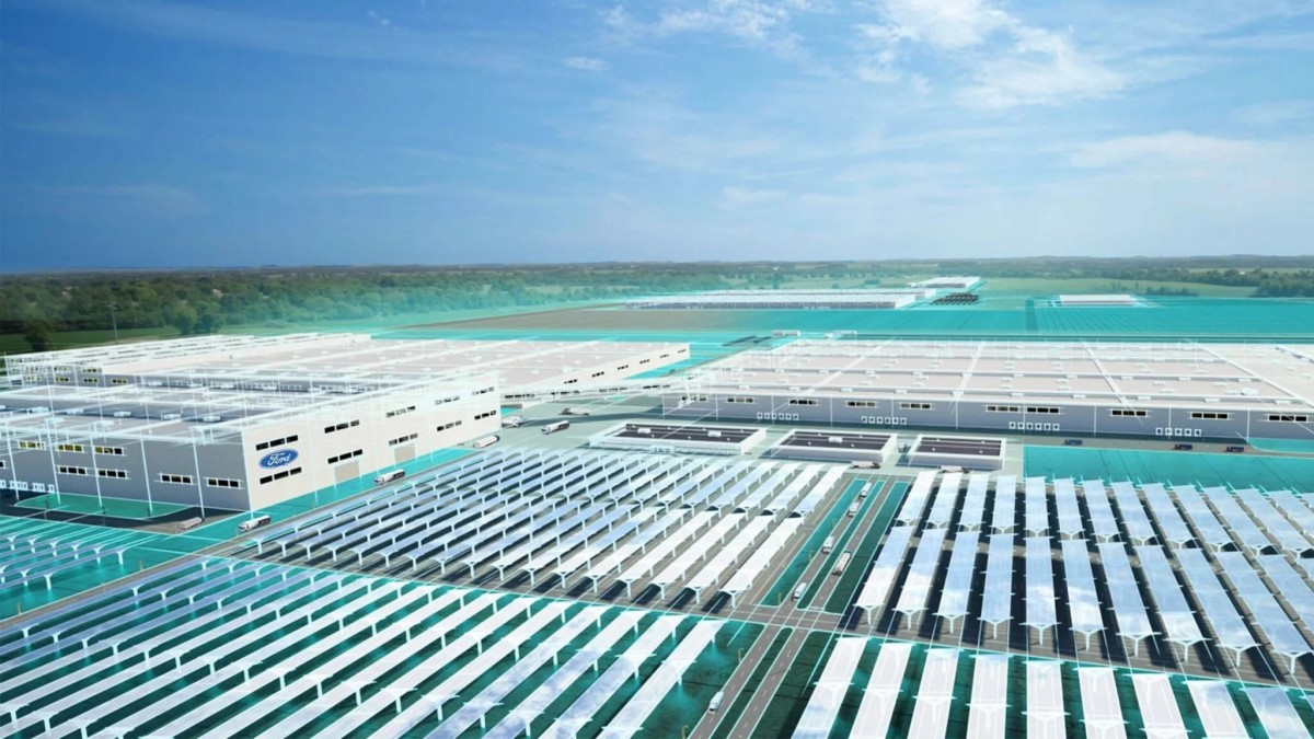 2021年福特與SK On曾共同宣布一項高達114億美元（約台幣3,572.2億元）的龐大投資計畫，將在美國各地建立數座合資的電動車電池工廠。