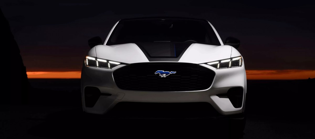 由於美國政府政策的轉變，美國電動車銷量可能會大幅下降多達50%，讓許多電池廠的興建計劃通通喊卡。