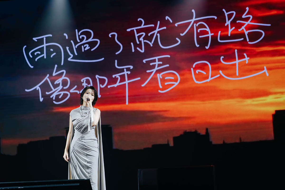 【車勢星聞】蔡淳佳台北演唱會用「星、光、曦、曜、虹」五大段落打造最美視聽饗宴。（圖：Joi Music / 淳萃文化提供）