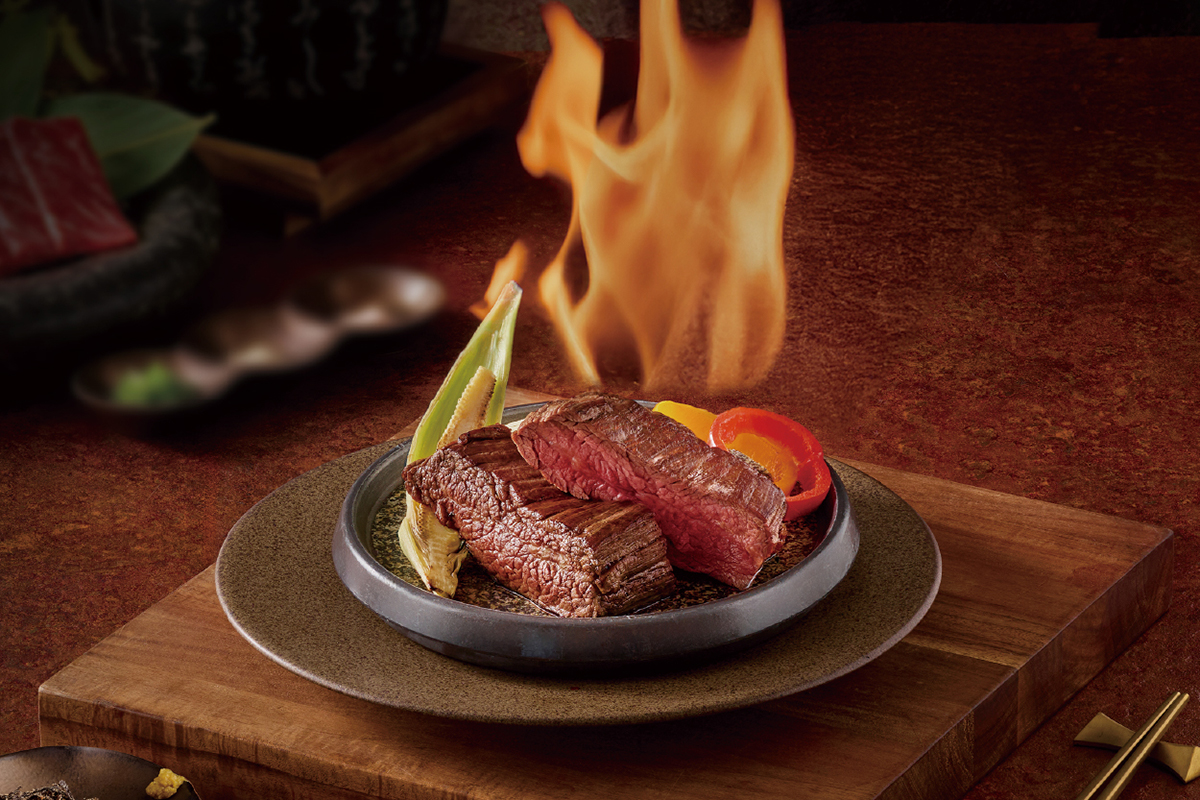 阪前推出日本和牛巔峰「黑樺牛」，藝奇火焰和牛免費升級。（示意圖：品牌提供）