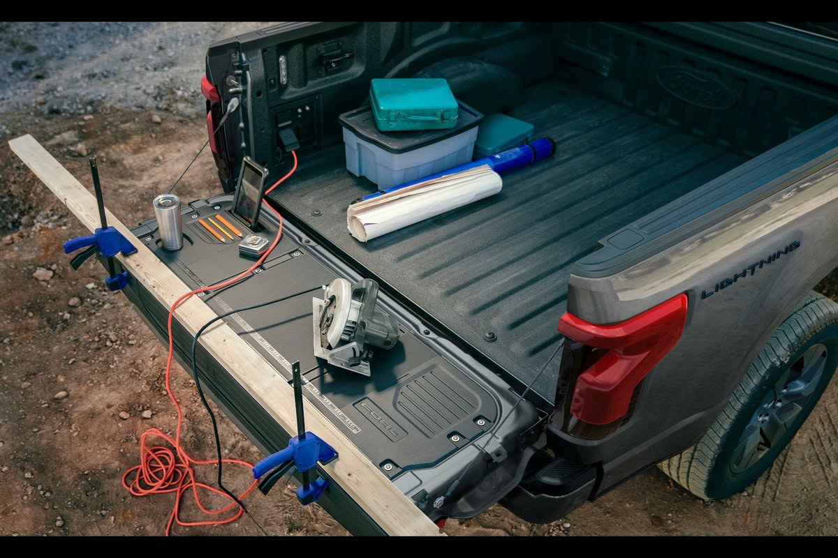 F-150 Lightning EREV一樣具有純電駕駛體驗和提供電器充電功能。