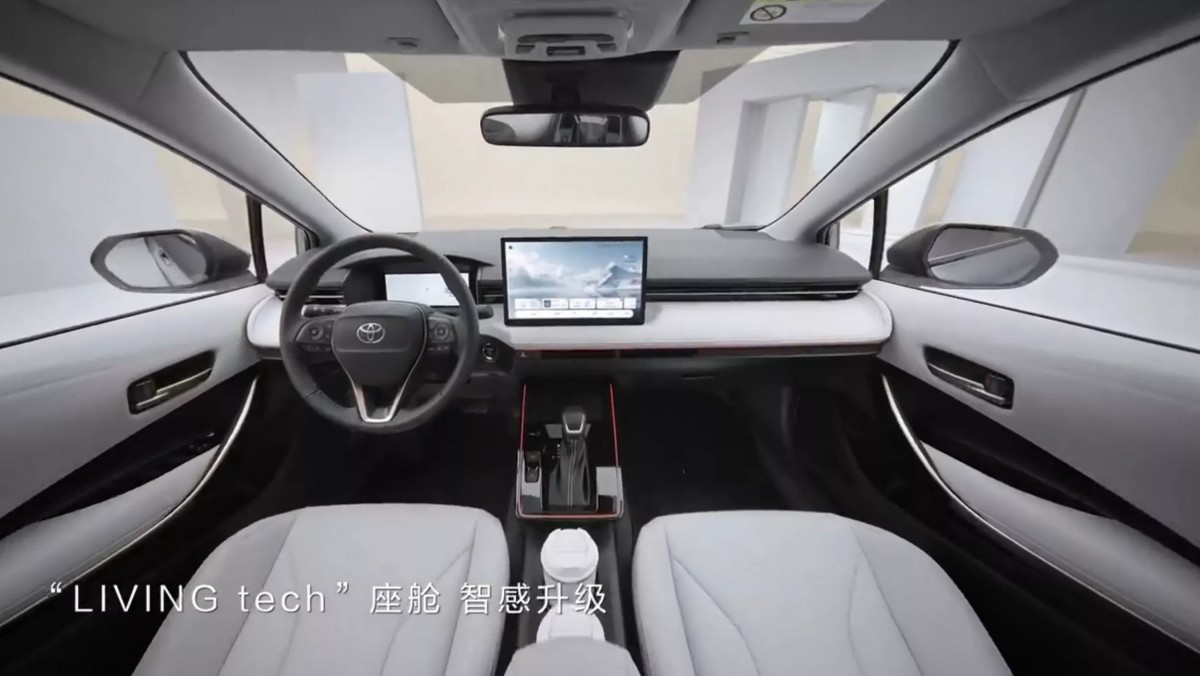 高階車型升級了12.9吋懸浮式觸控螢幕與12.3吋全數位儀表板，並取消了大量實體按鍵。