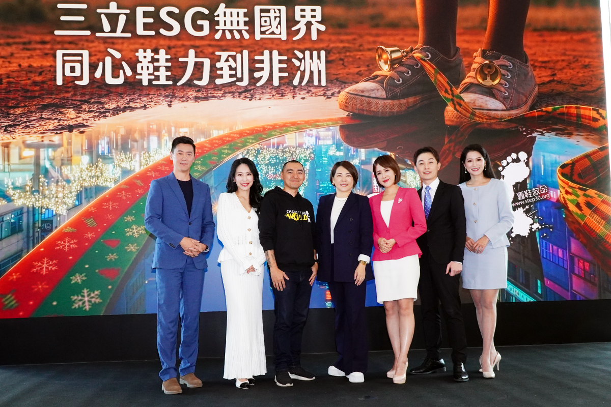 【車勢星聞】左起：三立新聞主播、主播高毓璘、舊鞋救命協會創辦人楊右任、新聞部副總經理白舒樺、主播朱培滋、主播黃家緯、主播李文儀出席響應「三立ESG無國界 同心鞋力到非洲」活動。