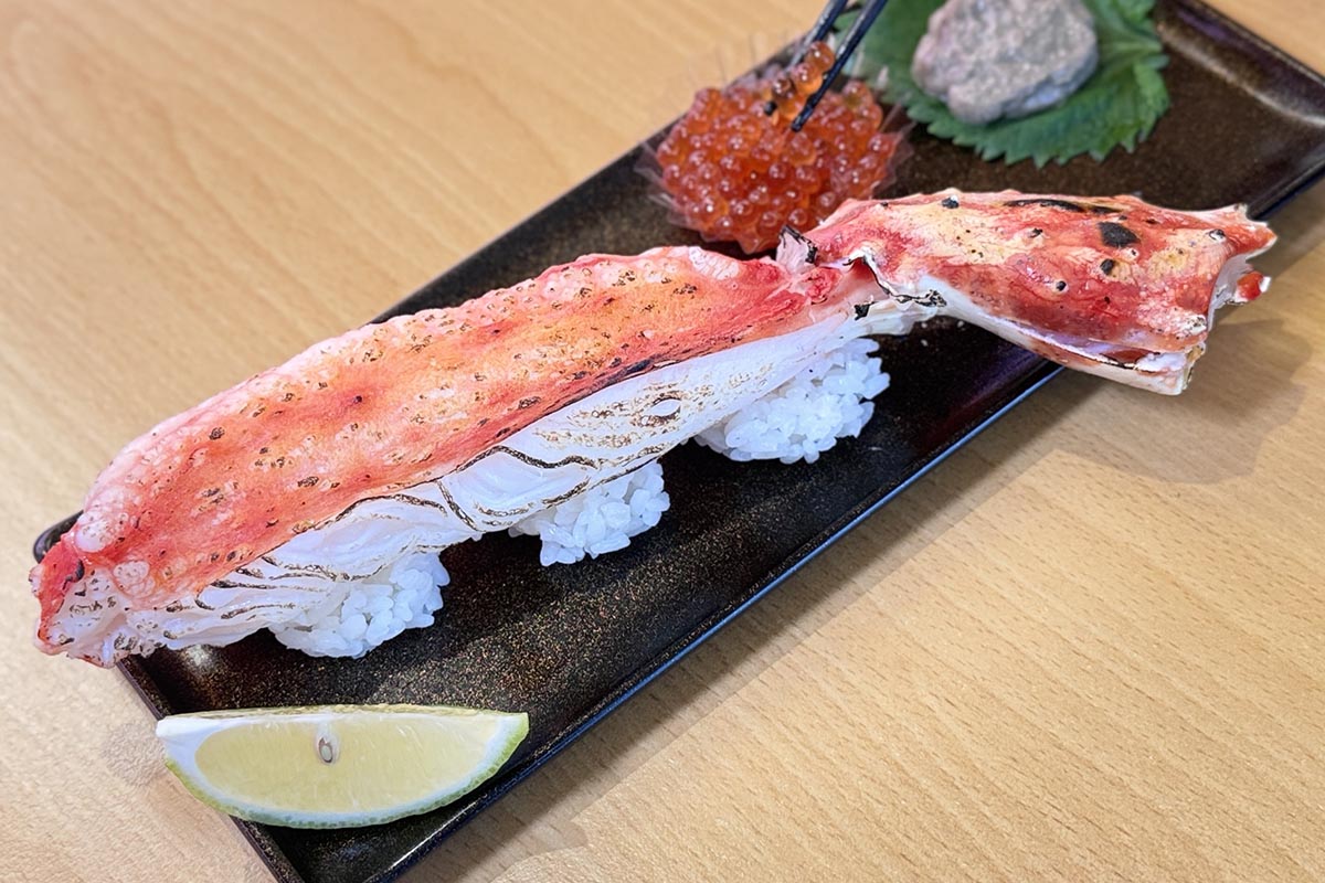 台灣壽司郎「蟹肉大集合」豪邁開吃。（示意圖：品牌提供）
