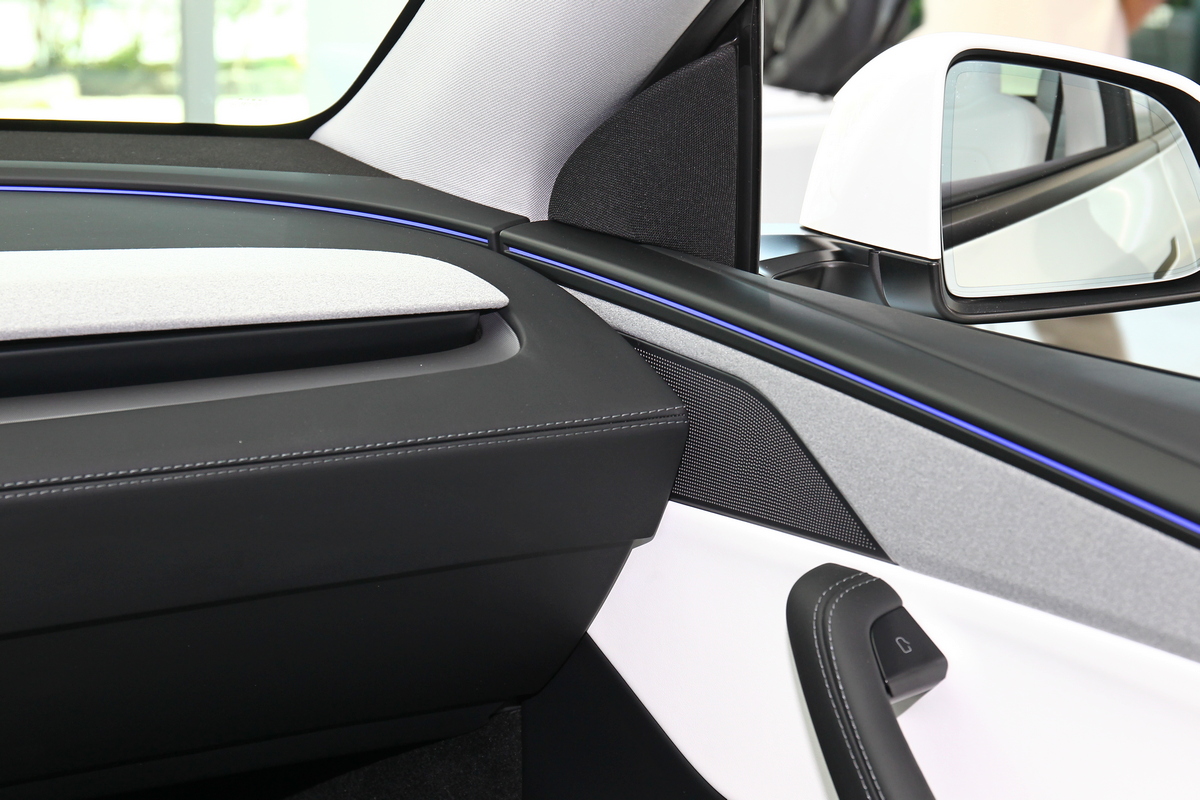 中國表示2027年1月起新車禁止使用電動隱藏式門把，並且內外門把須具備機械式手動緊急釋放門鎖。