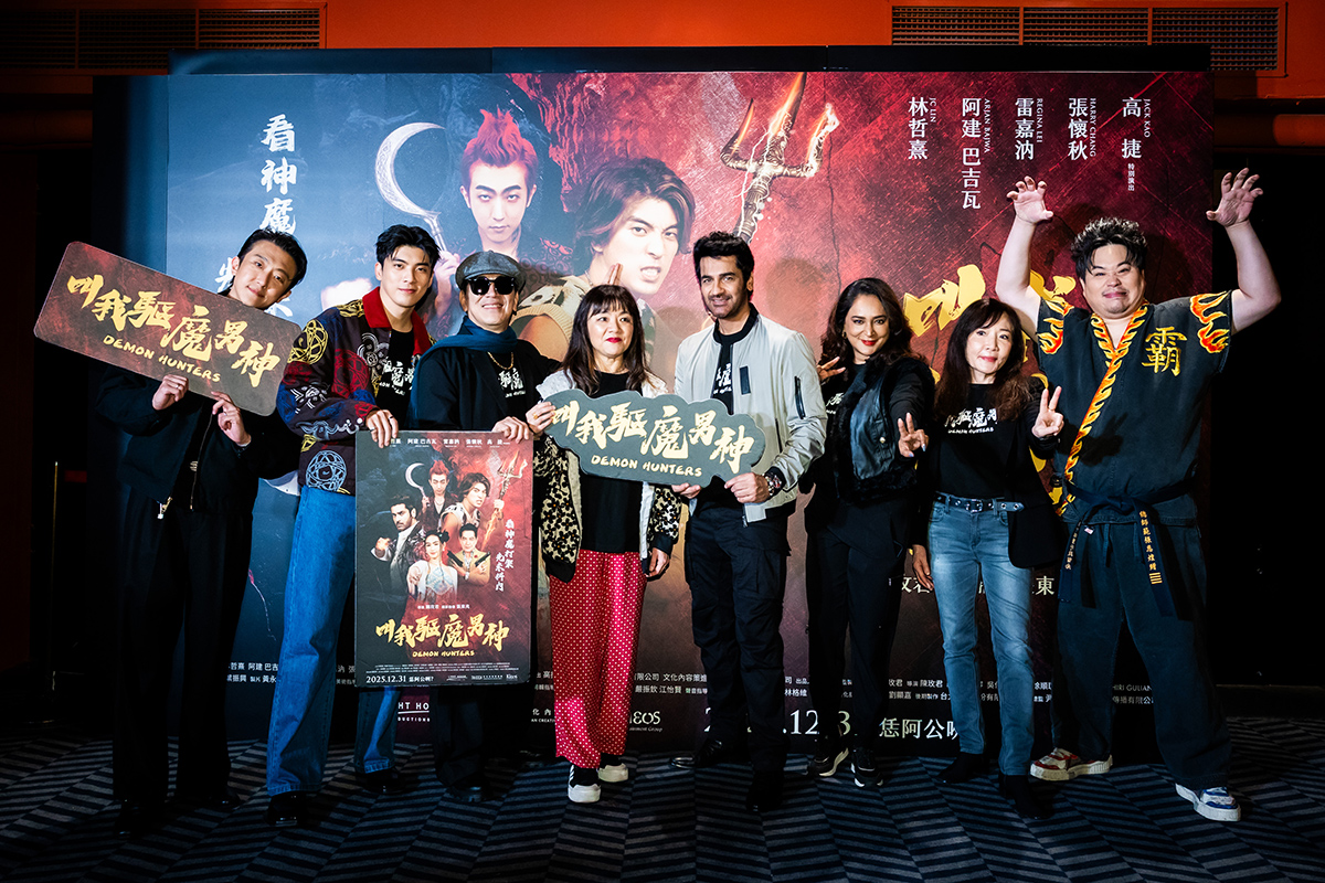 【車勢星聞】電影《叫我驅魔男神》主創演員在驅魔派對特映活動合影。（照片/影片提供：光盛影業）