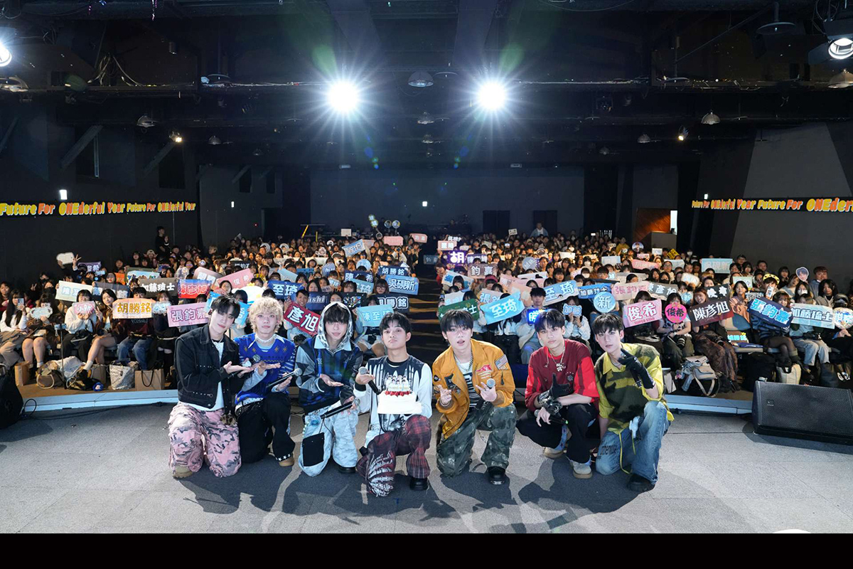 【車勢星聞】 Dolfan特別為F.F.O送上特製的一週年蛋糕。