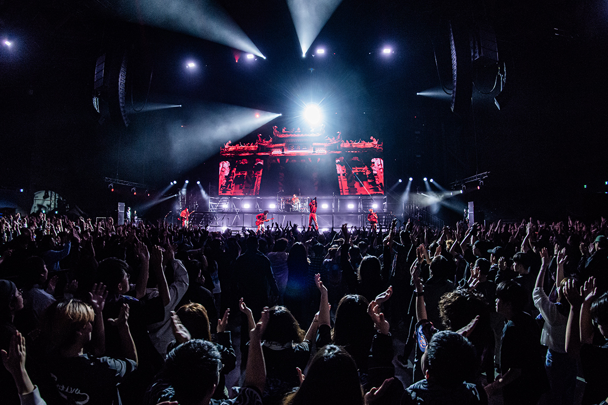 【車勢星聞】血肉果汁機帶領滿場樂迷衝浪、開圈。(照片/「血肉果汁機」提供)