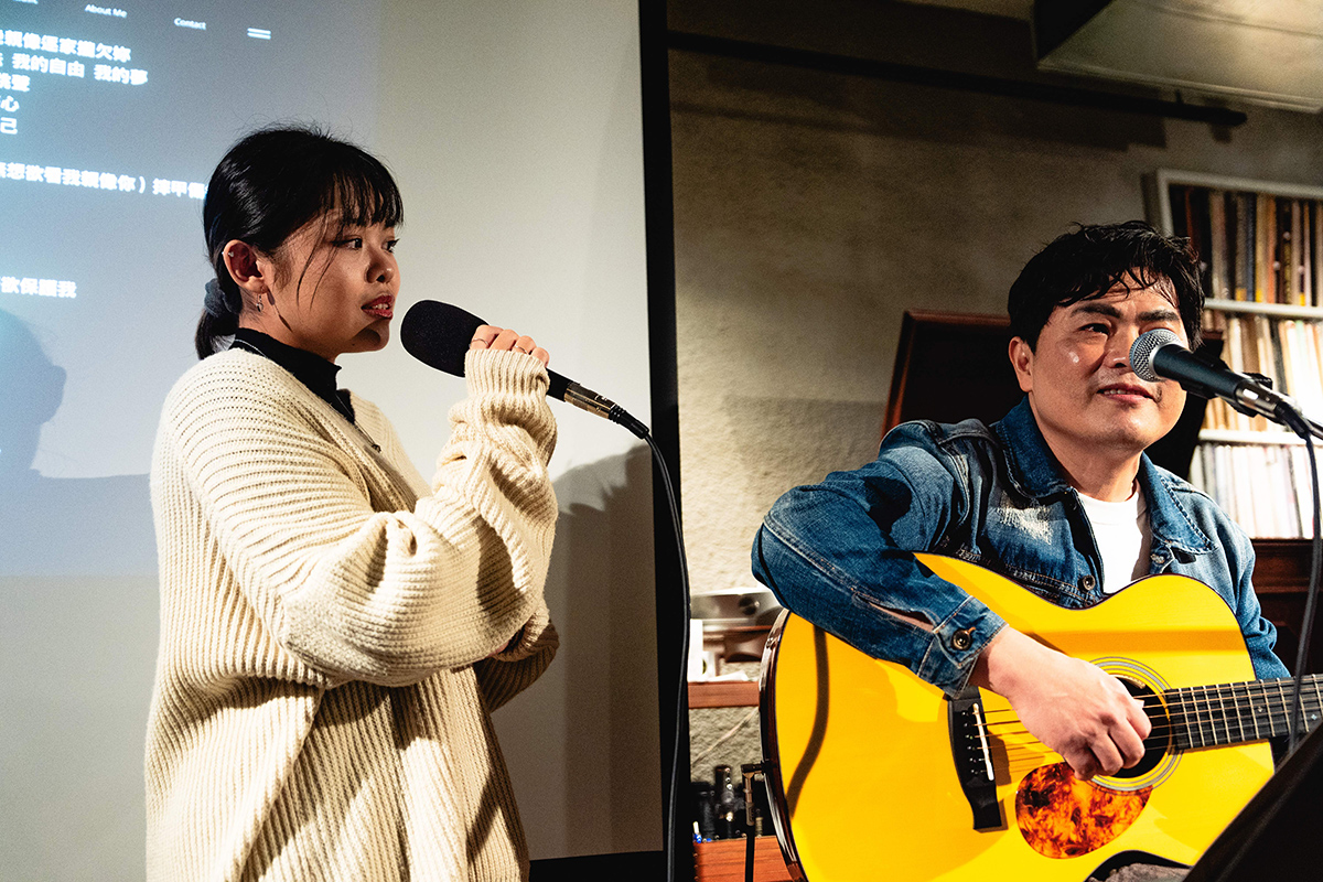 【車勢星聞】蘇明淵與女兒合唱。(照片提供：蘇明淵)