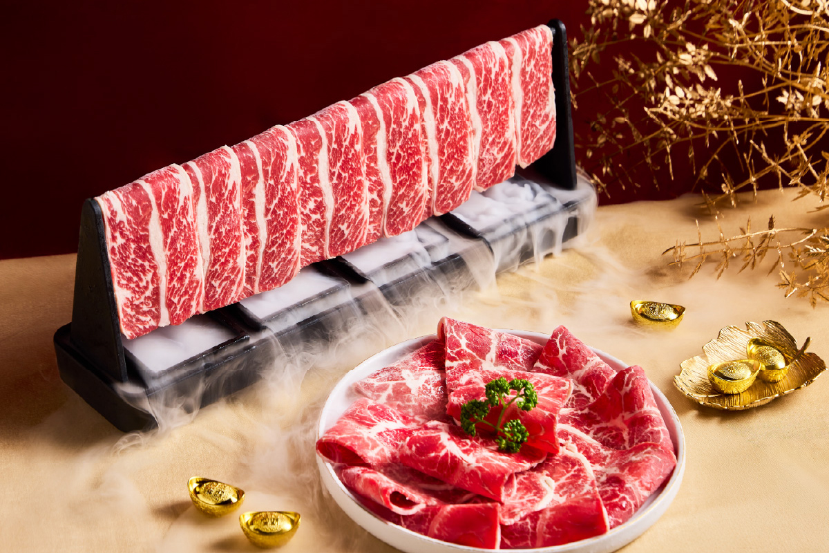 這一鍋「馬馳萬象圍爐年菜」預購即享五折，日本兩大A5和牛饗宴一次滿足。（示意圖：品牌提供）