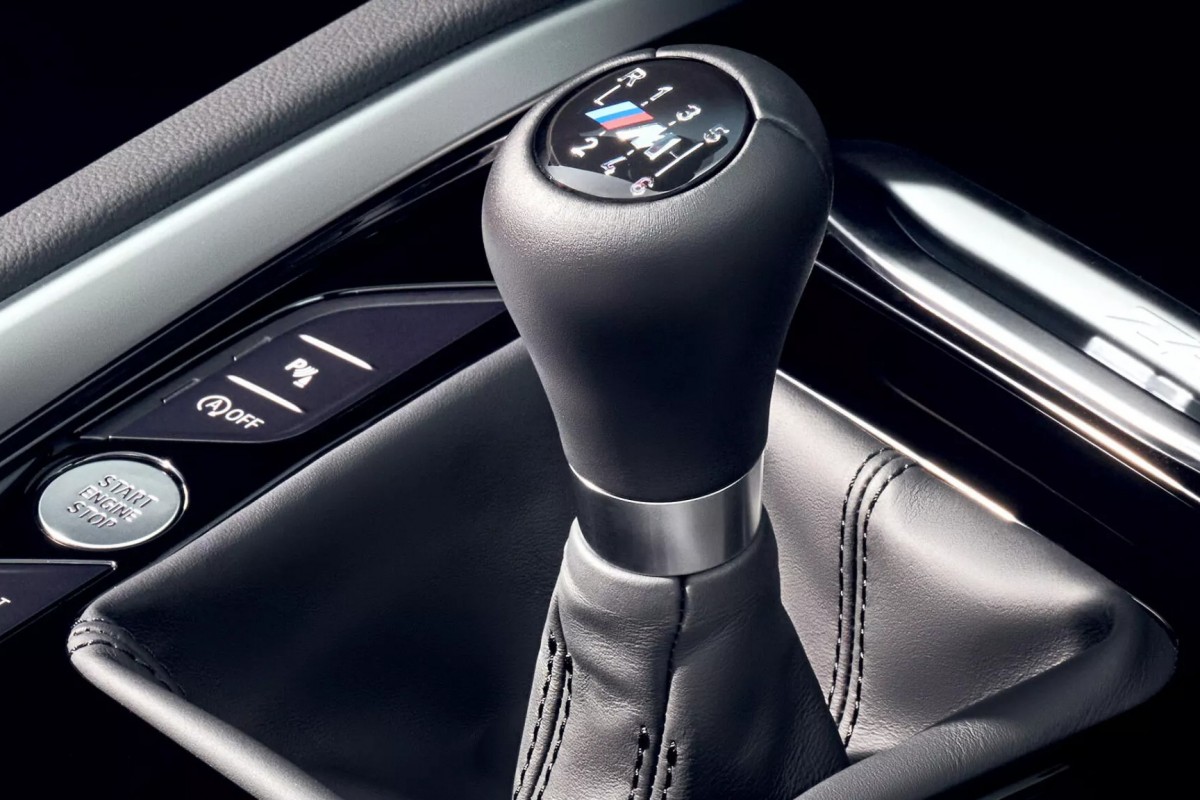 BMW近日揭露一項全新的專利技術，試圖透過電子感測與物理鎖定，讓手排車變得跟自排車一樣「防呆」。