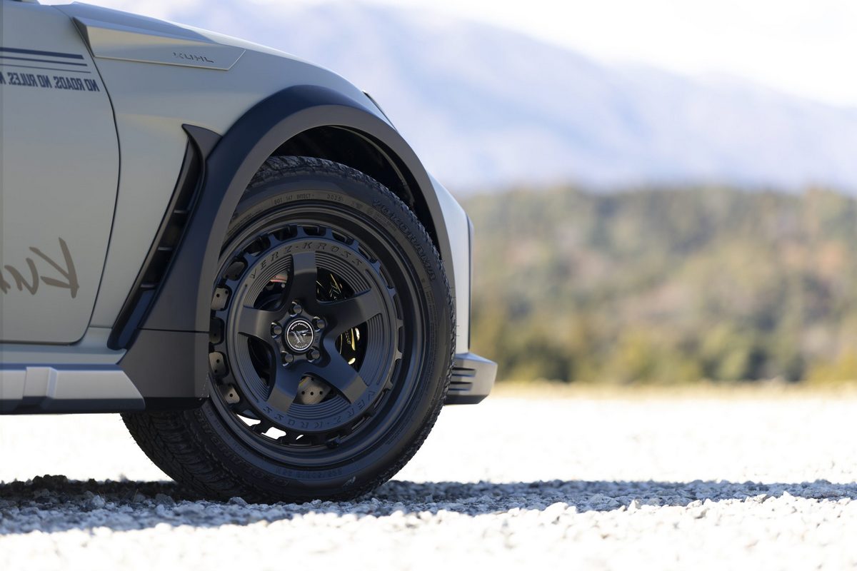 配備18吋Verz-Wheels Nexsus Nex02鍛造輪圈。