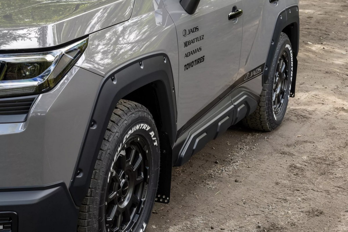 輪拱防護飾板瞬間大幅提升越野氛圍。