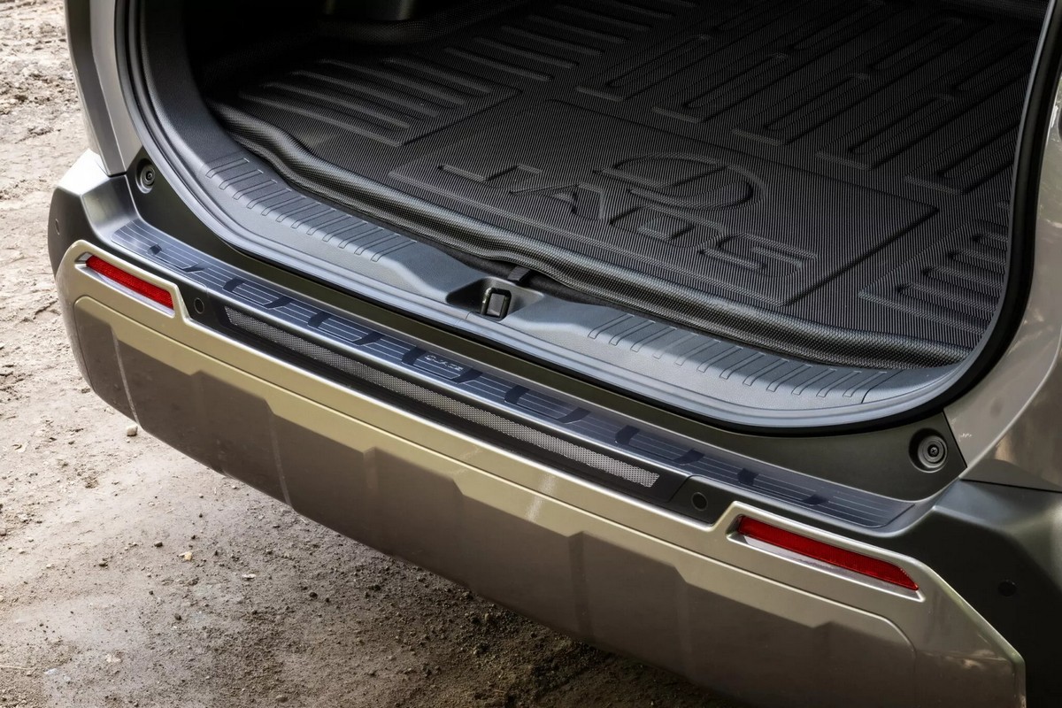 防刮板與防水墊當然也不能缺少。