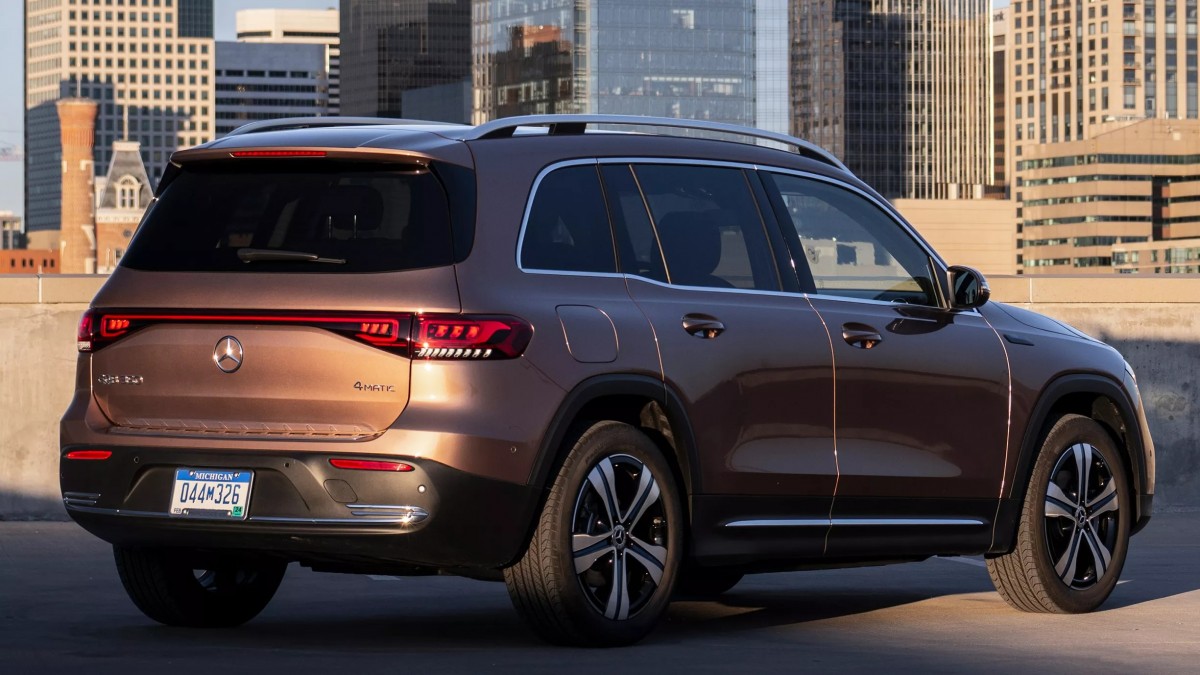 以EQB 350為例，原本EPA續航里程僅約366公里，一旦被強制限制在80%的電量，最高續航力將驟降至約290公里。