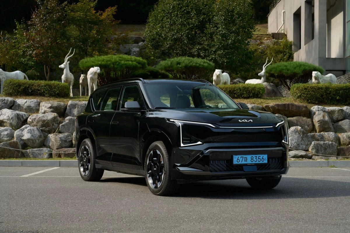 改款前雖然車輛就已經相當前衛，但預計這次改款會換上垂直排列LED頭燈組與全新空力保險桿，讓整體風格向旗艦EV9看齊。