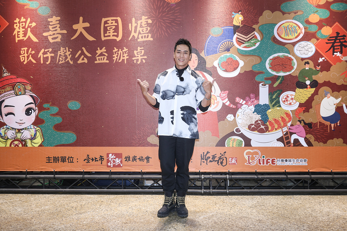 【車勢星聞】莊凱勛出席陳亞蘭製作歌仔戲實境綜藝《女俠俱樂部》開鏡。（圖：尊鵬國際有限公司提供）