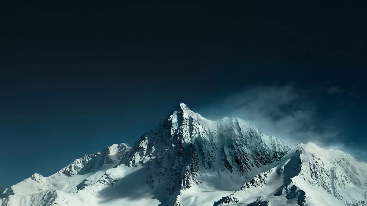 BMW Alpina官方網站上展示的阿爾卑斯山脈。