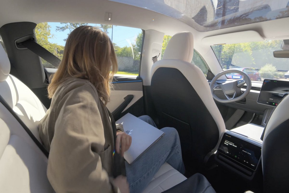 清潔費分為「中等」50美元：食物渣、灰塵、輕微污漬；「嚴重」150美元:嘔吐、排泄物、抽菸。