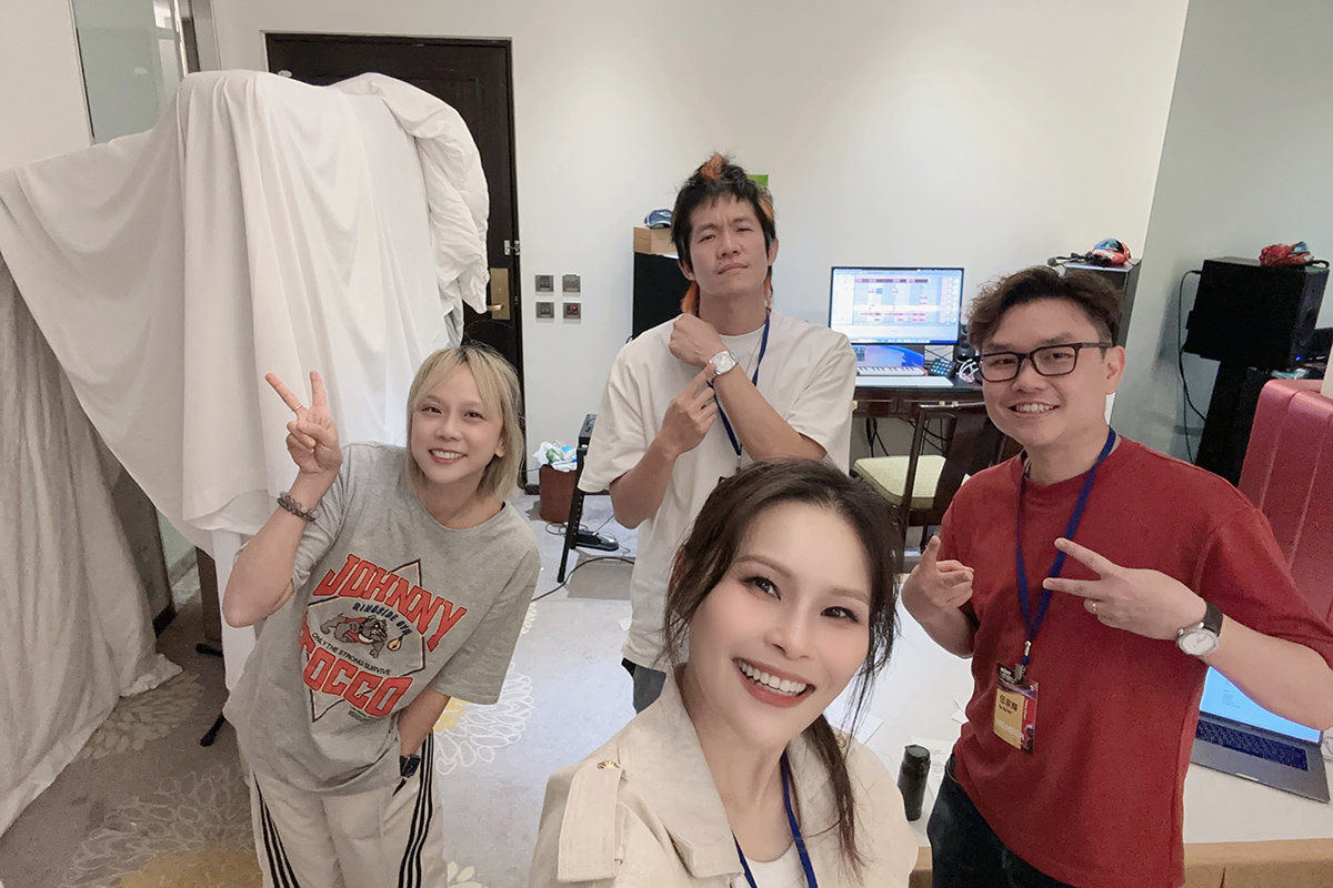 【車勢星聞】周蕙（右二）參與創作營。(圖／群石國際提供)