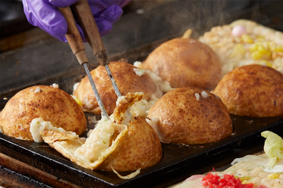 東京池袋「爆彈燒本舖 ばくだん焼本舗」直徑8公分巨大章魚燒即將來台限時快閃。（示意圖：品牌提供）