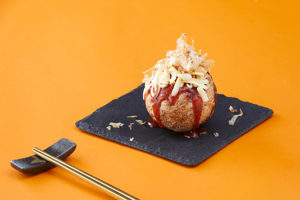 東京池袋「爆彈燒本舖 ばくだん焼本舗」直徑8公分巨大章魚燒即將來台限時快閃。（示意圖：品牌提供）