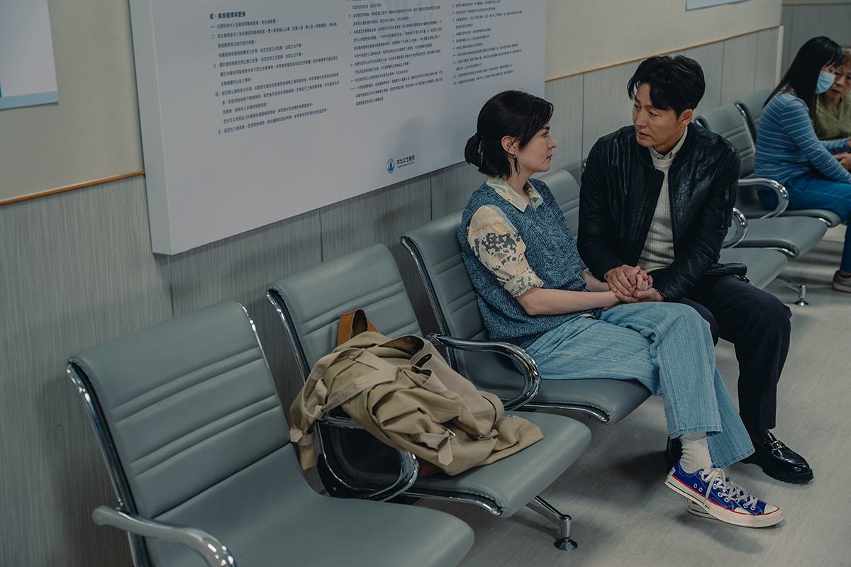 【車勢星聞】《整形過後》李廷鎮（右）溫暖接近張榕容（左），讓她陷入感情糾結。（圖：六魚文創提供）