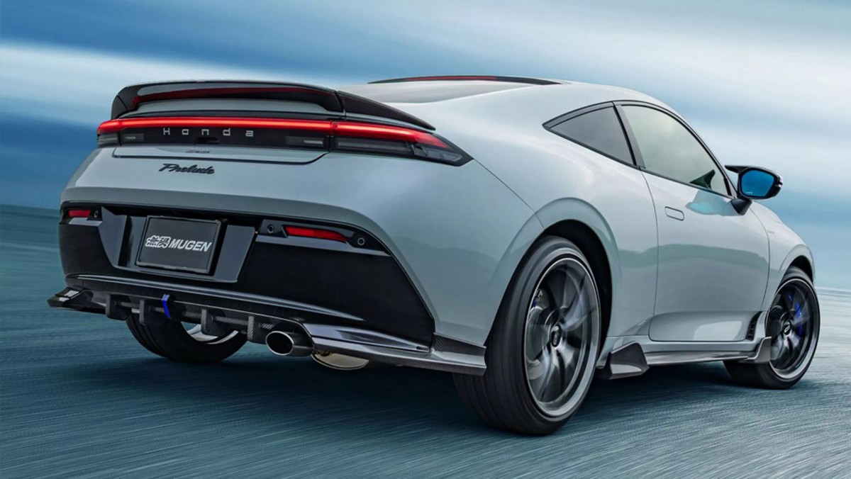 全車換上了大量的碳纖維空力組件，從銳利的兩段式前下擾流、更具層次感的側裙、到霸氣的後下擴散器與固定式尾翼。