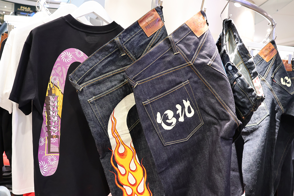 日本EVISU快閃店獨家推出TAIPEI 101限定款，邀畫家Shuhei Hara來台手繪牛仔褲。（圖：車勢星聞）
