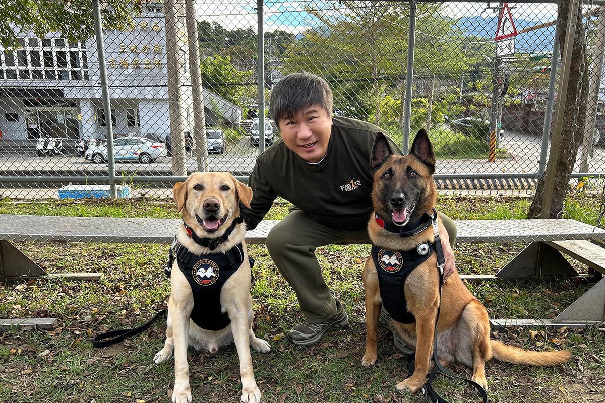 【車勢星聞】胡瓜胡瓜搭檔偵爆犬「到底是在訓練我還是在訓練狗！」。（圖：下面一位提供） 