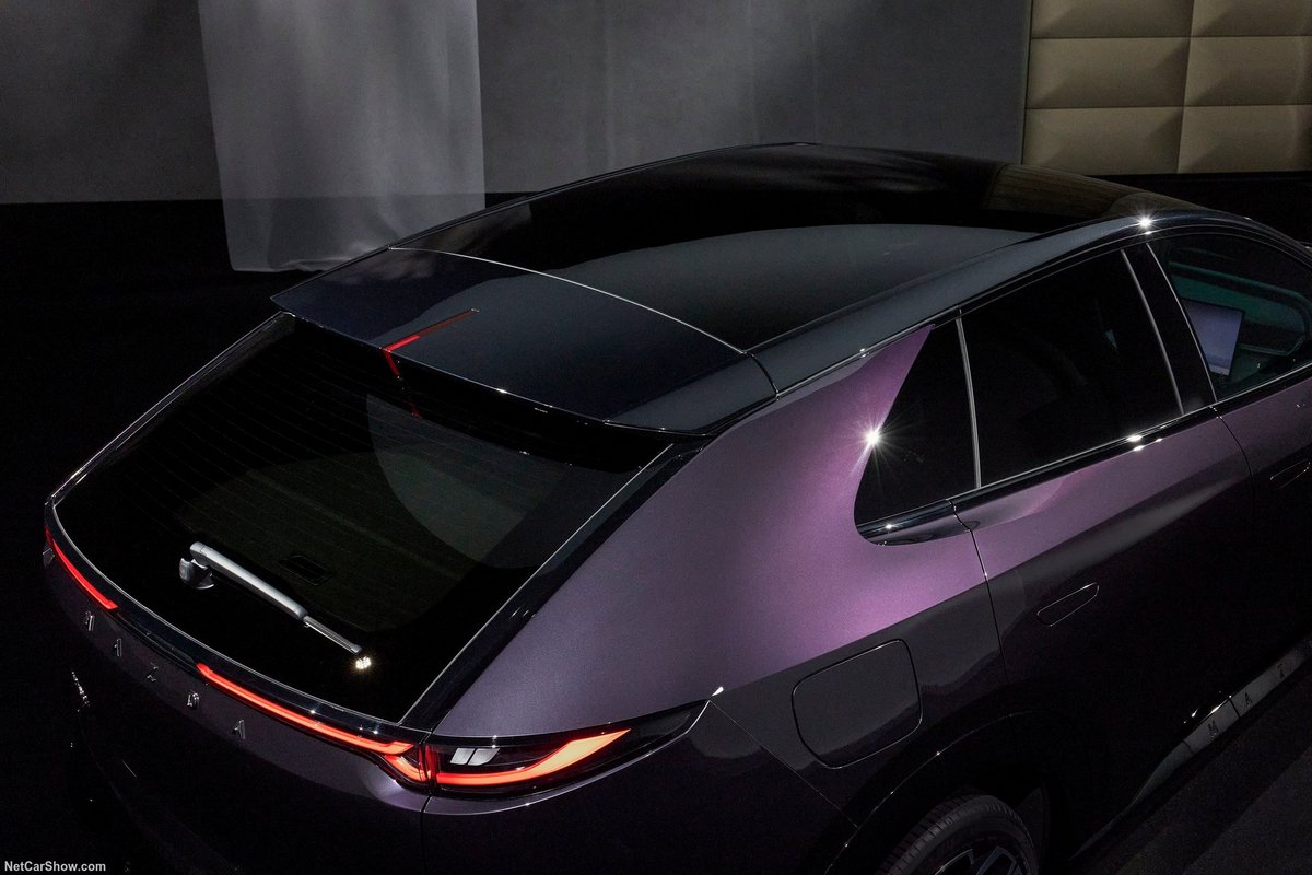 CX-6e配置78kWh電池具有258hp最大馬力輸出和483公里續航表現，今年夏季會先在歐洲市場上市接著是澳洲。