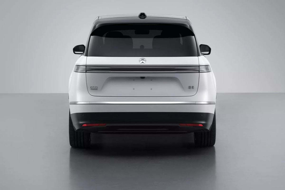 該車長5365 mm、寬2029 mm、高1870 mm。比ES8長85 mm、寬29 mm、高70 mm。更重要的是，軸距加長至3250 mm，比ES8增加了 120mm。