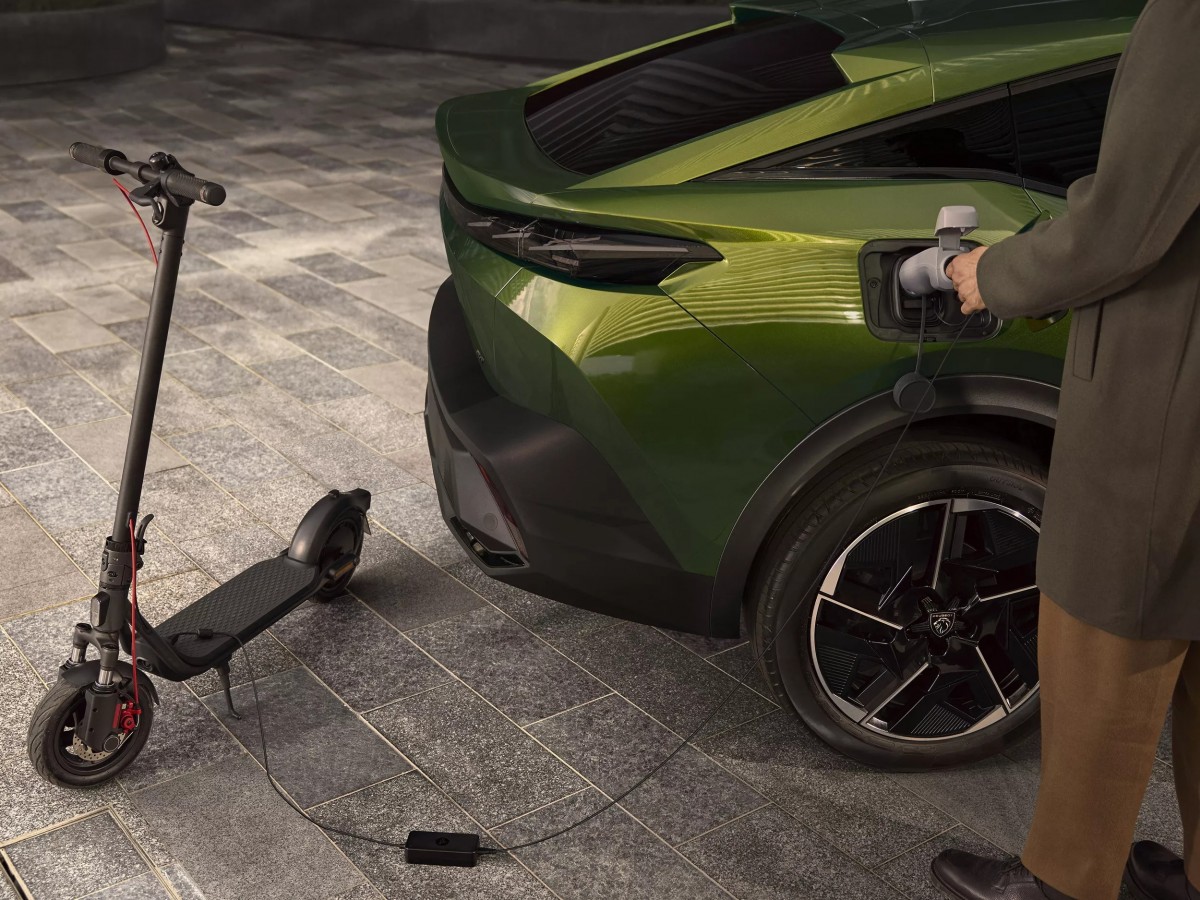 純電版E-408新增了電池預熱功能與V2L反向供電技術。