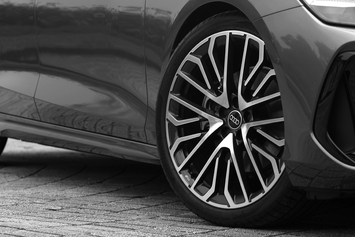 同樣為入門車型，燃油A6 Avant配置19吋輪圈，A6 Avant e-tron則為20吋。