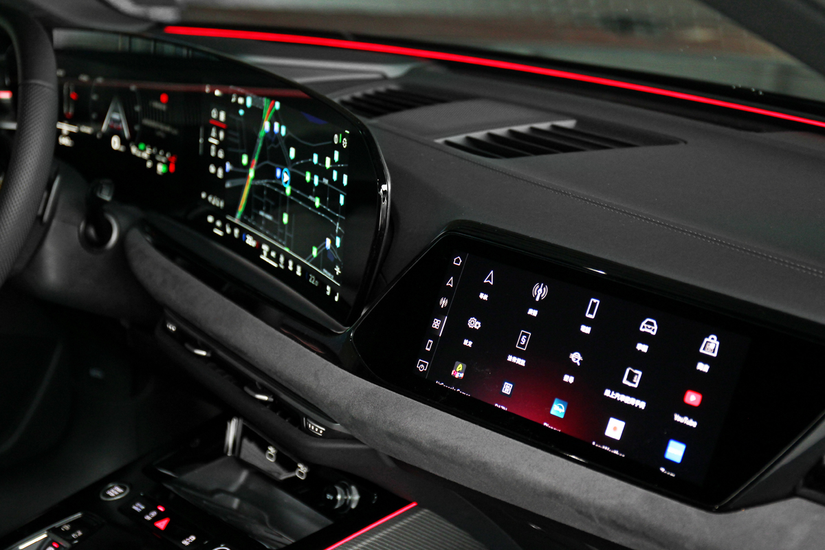 配備11.9吋數位儀錶、14.5吋中控螢幕、10.9吋副駕駛螢幕。