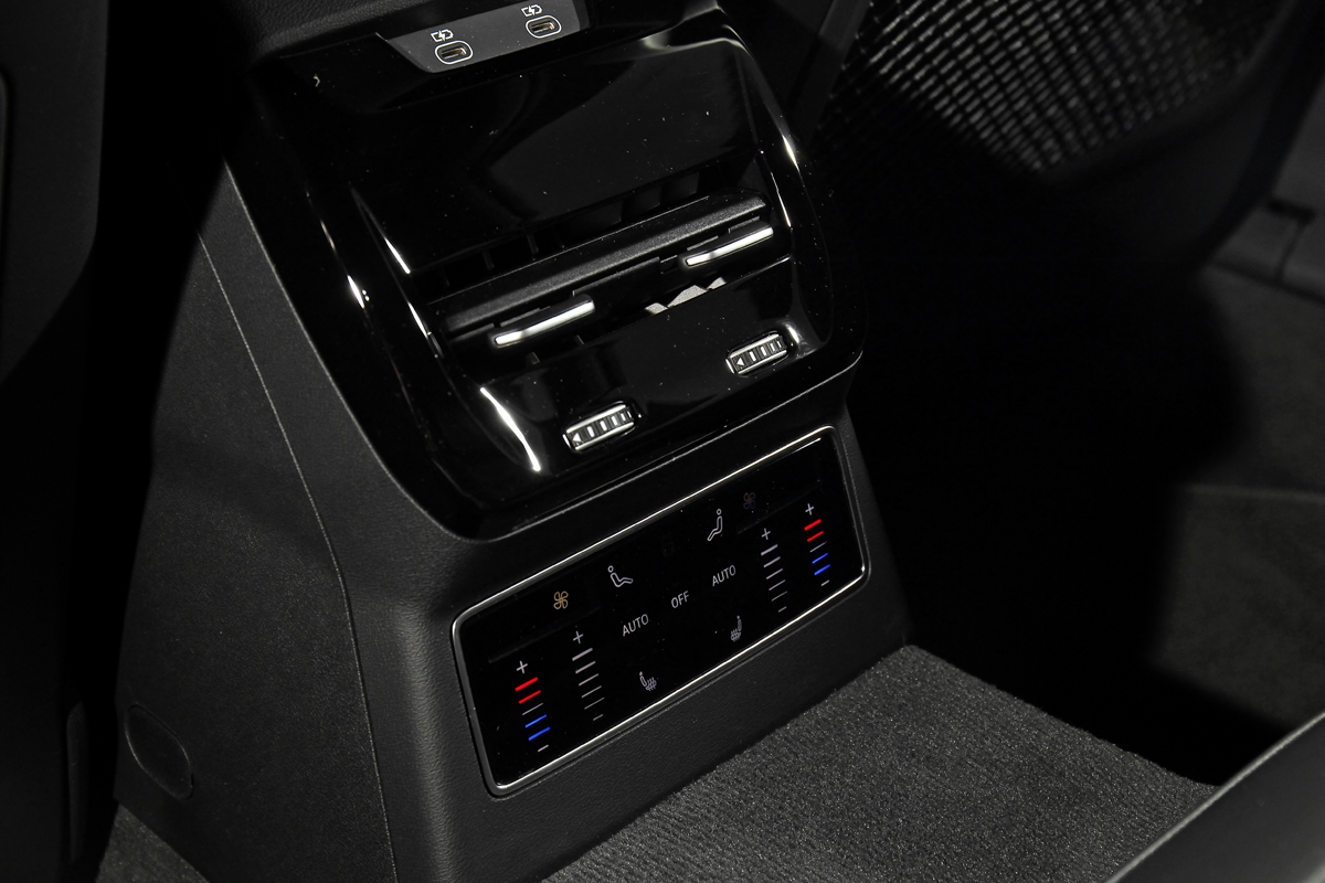 後座配備雙區恆溫。