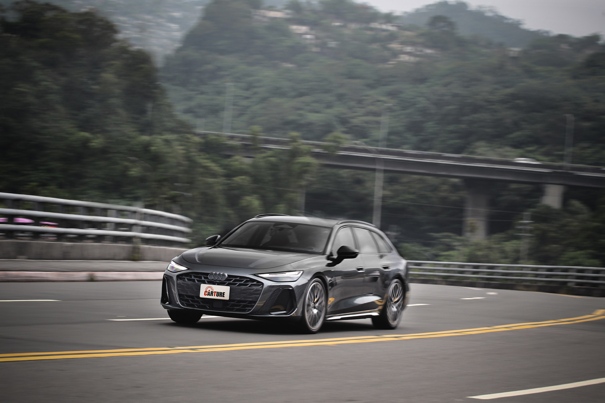 彎路裡雖然A6 Avant e-tron有著更快的加速反應，但燃油A6 Avant卻提供更輕盈且重心轉移更小的感受。