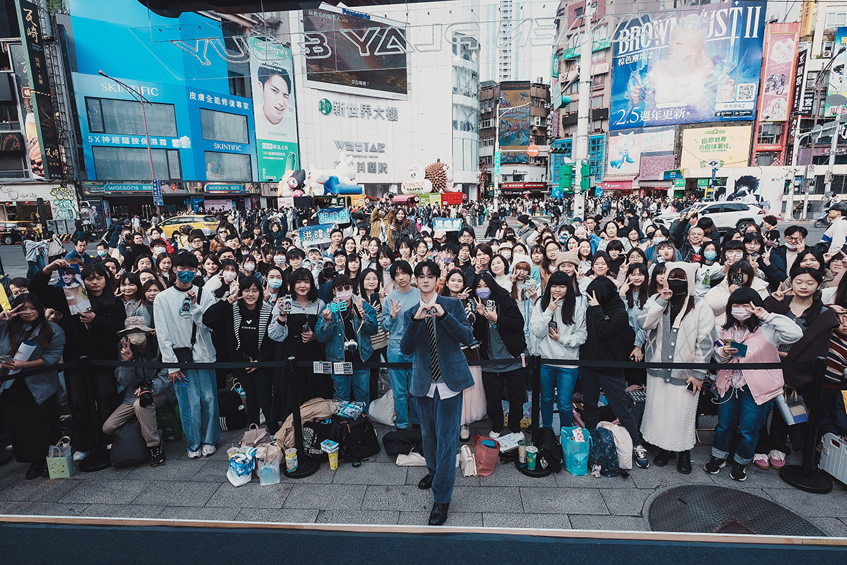 【車勢星聞】日前，洪暐哲於「西門play樂購町」紅樓前廣場舉辦全新單曲〈어쩌면 너도 或許你也〉簽唱會。(圖片提供/年代整合行銷)