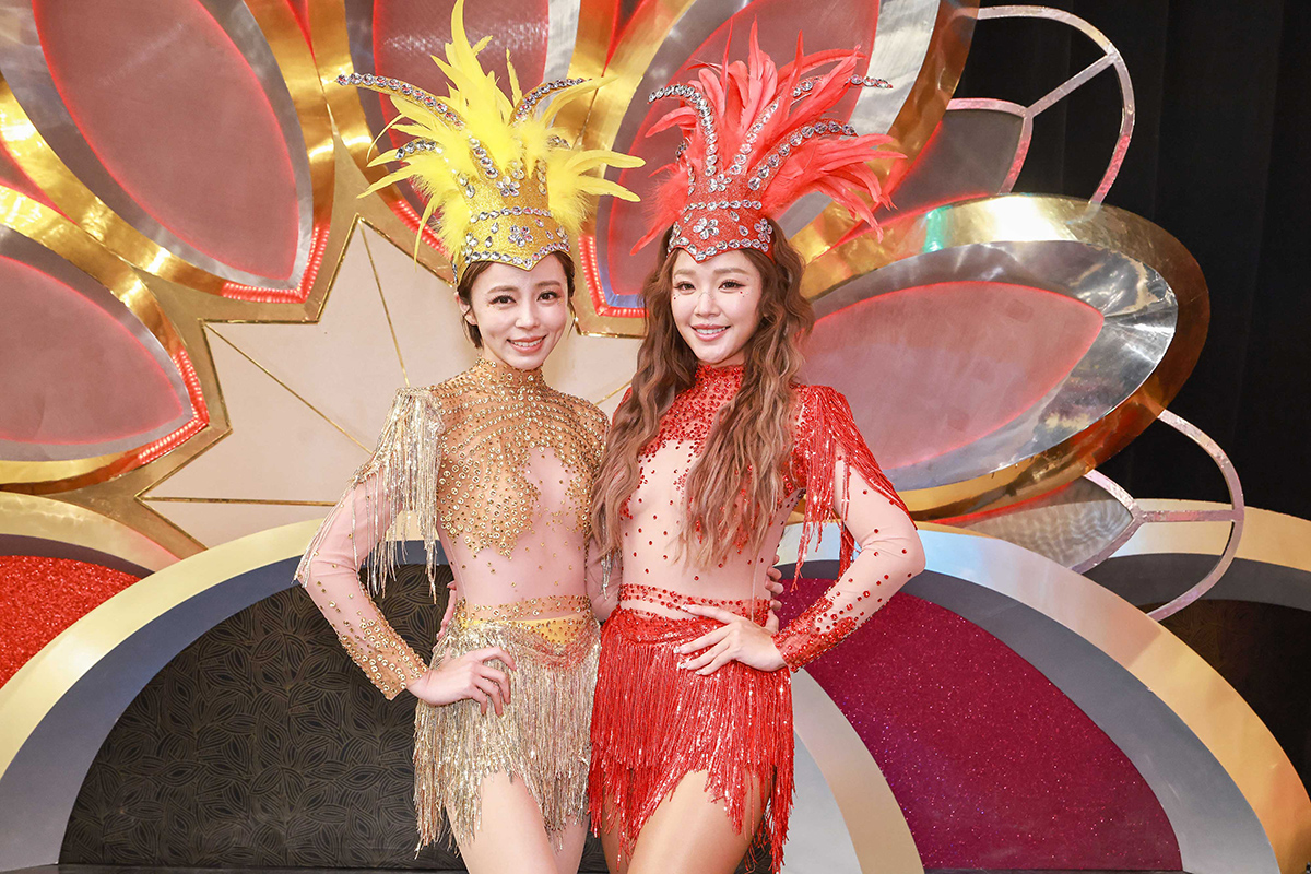 【車勢星聞】「百人大開場」王瞳+賴慧如帶領胡嘉愛、宮美樂、楊淨宇、郭雅茹、林靖軒熱舞「狂歡冒險嘉年華」。(照片提供/民視)