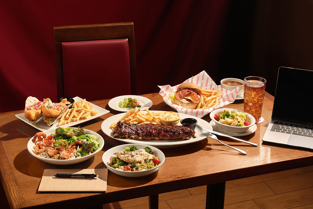 TGI FRIDAYS全新商業午餐8道人氣主餐從輕食到義大利麵樣樣經典。（示意圖：品牌提供）